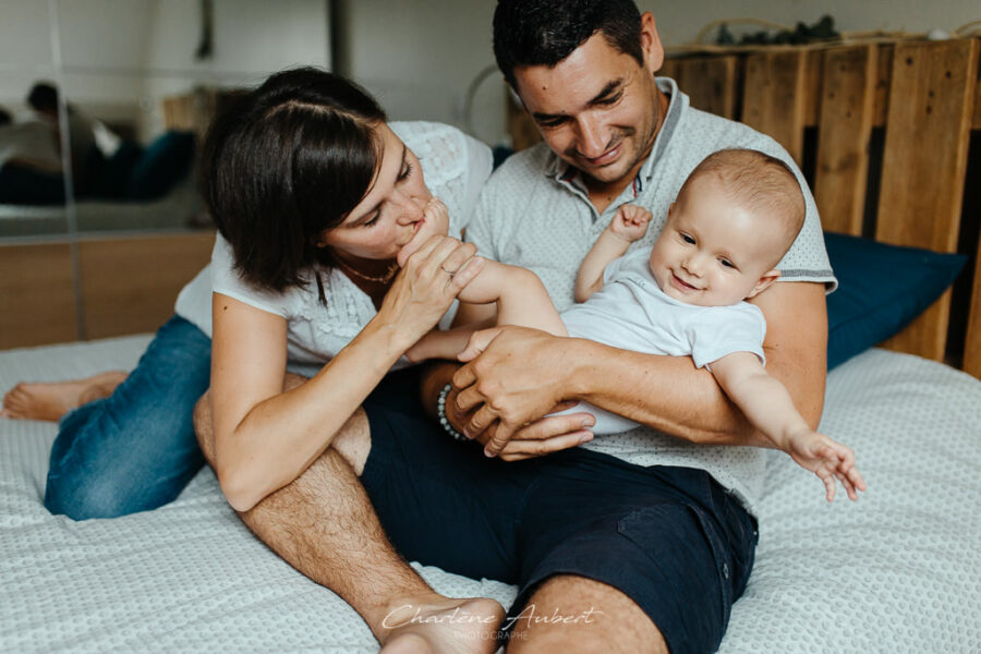 photographe nouveau-né bébé famille lifestyle à domicile savoie chambéry albertville