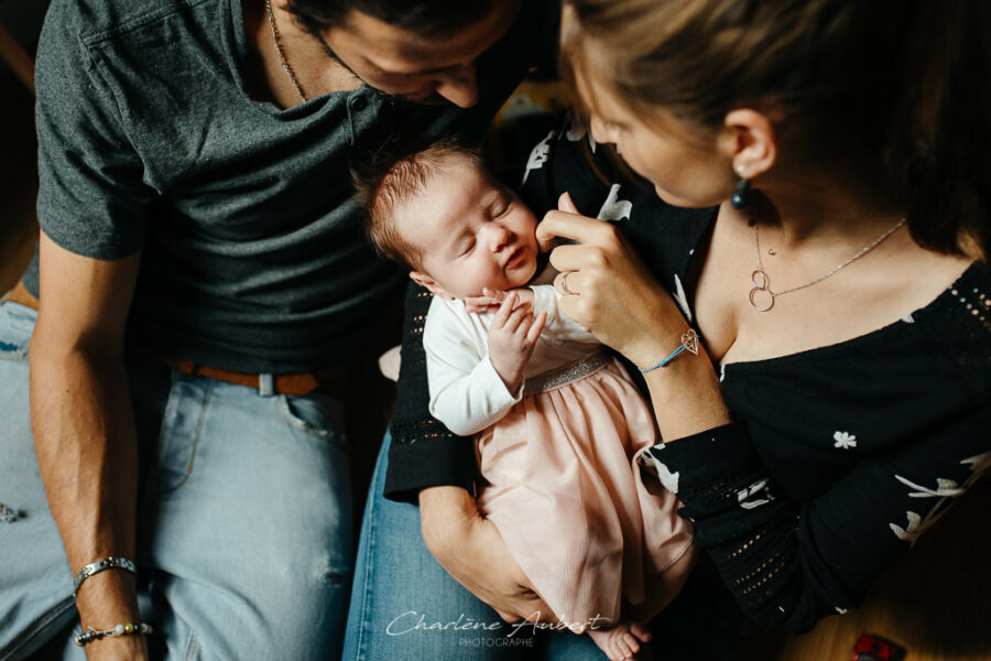 photographe nouveau-né bébé famille lifestyle à domicile savoie chambéry