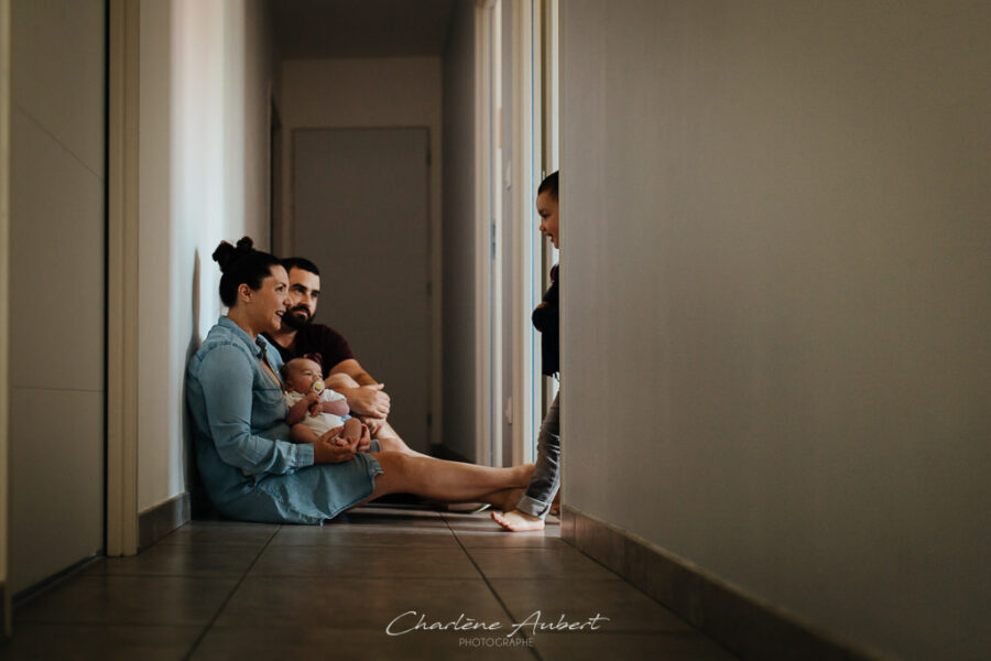 photographe nouveau-né bébé famille lifestyle à domicile savoie chambéry