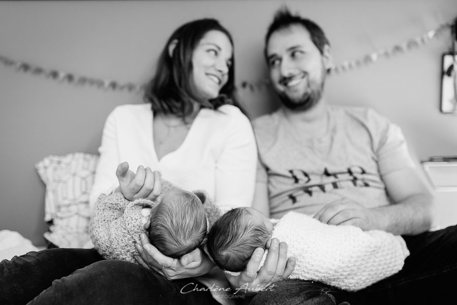 photographe nouveau-né bébé jumeaux famille lifestyle à domicile savoie chambéry Charlène Aubert