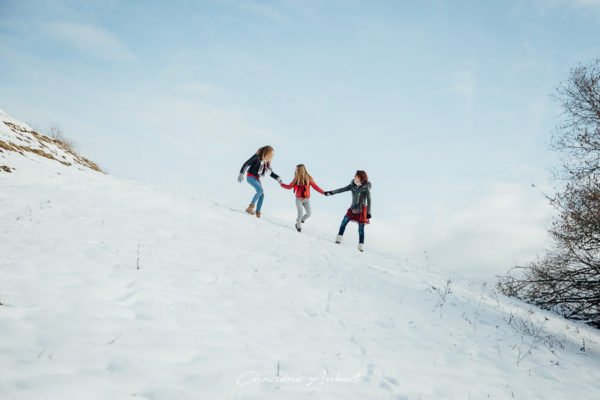 Séance photo famille en extérieur hiver neige chambéry savoie