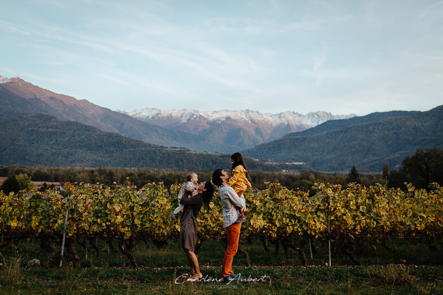 photographe famille lifestyle exterieur portrait famille savoie vignes