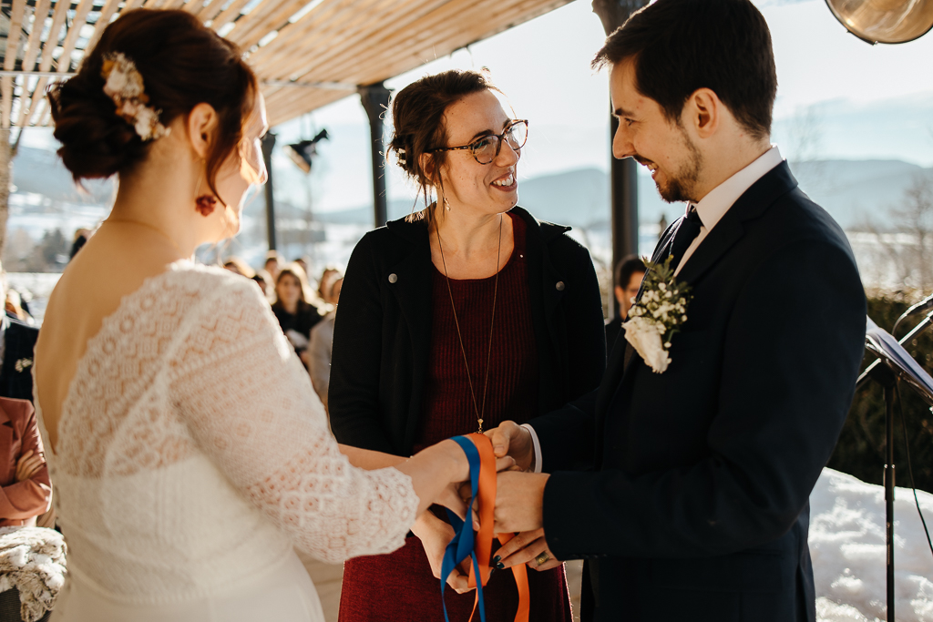 photographe mariage Hiver savoie, cérémonie ruban